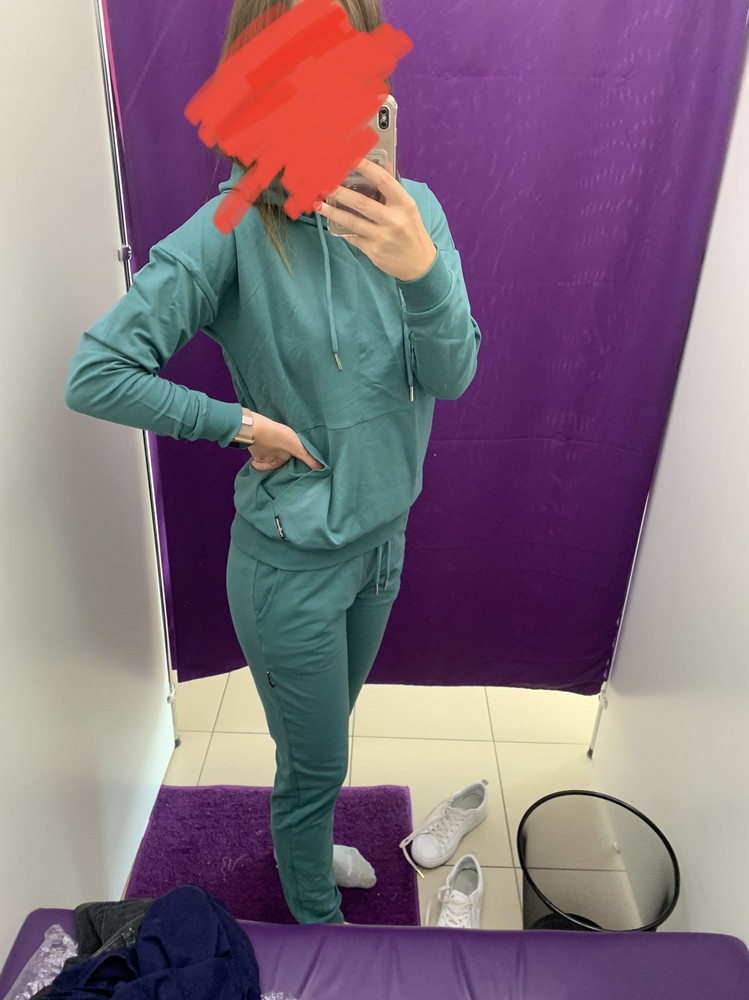 Костюм очень понравился👍 качественно сшит, приятный материал и цвет. На мой рост 177см всегда очень сложно найти подобный костюм, чтоб штанины были не короткие, а здесь с длиной все хорошо) с размером правда немного не угадала, надо было побольше видимо🤔 ну я все равно планировала худеть)) 