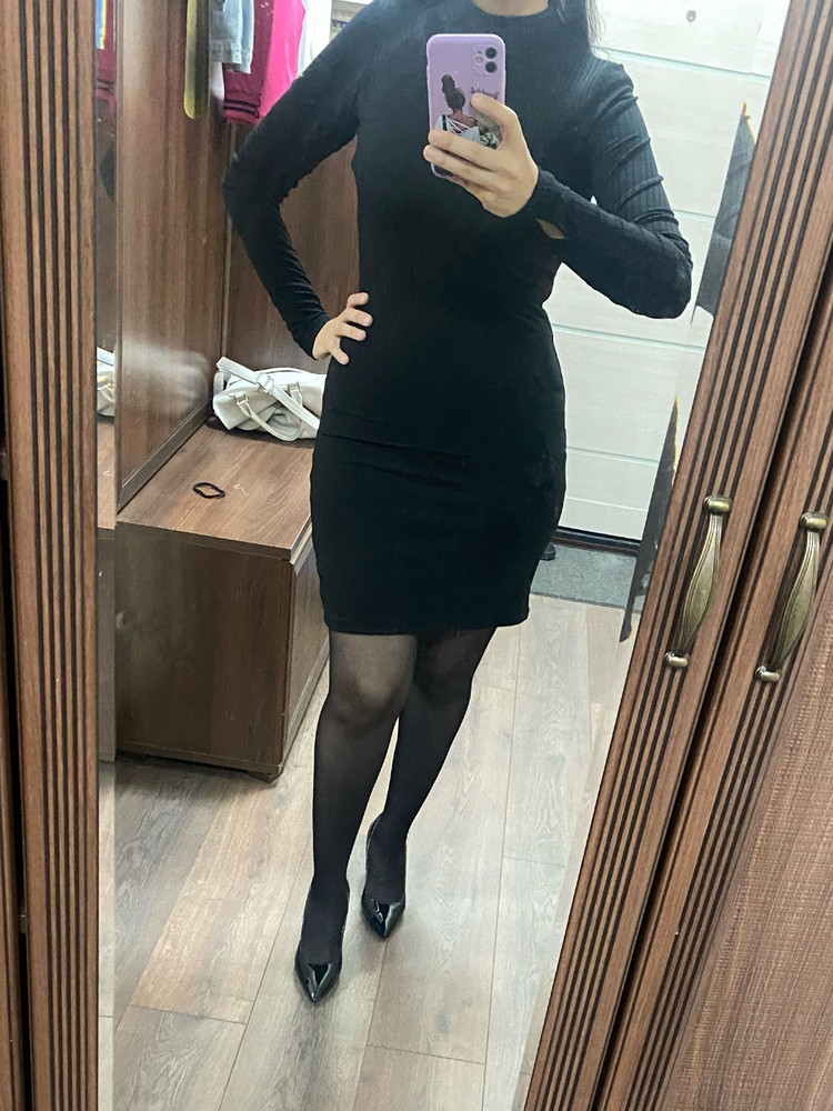 Платье не плохое, но думала оно будет более тёплое, плотное, но оказалось тонкое, при этом плюс, что не просвечивает. Ну думаю на тёплую осень и раннюю весну хорошо будет… по качеству претензий нет, тем более за такую цену…