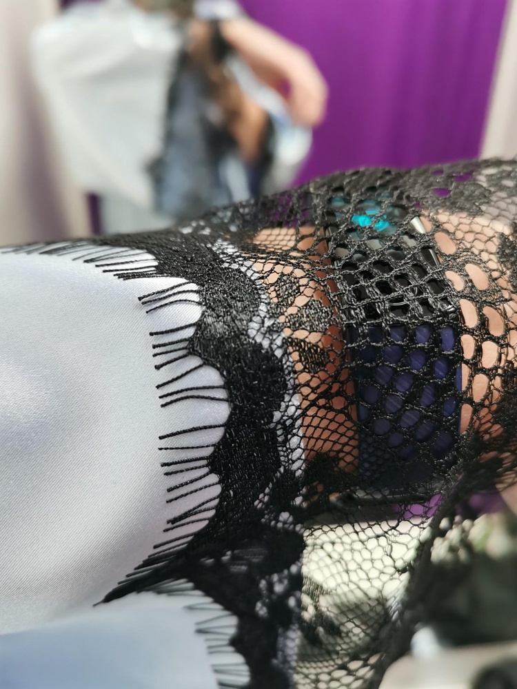 Я влюбилась в него, халат огонь, секси, неудобно только готовить, а так очень довольна, спасибо продавцу