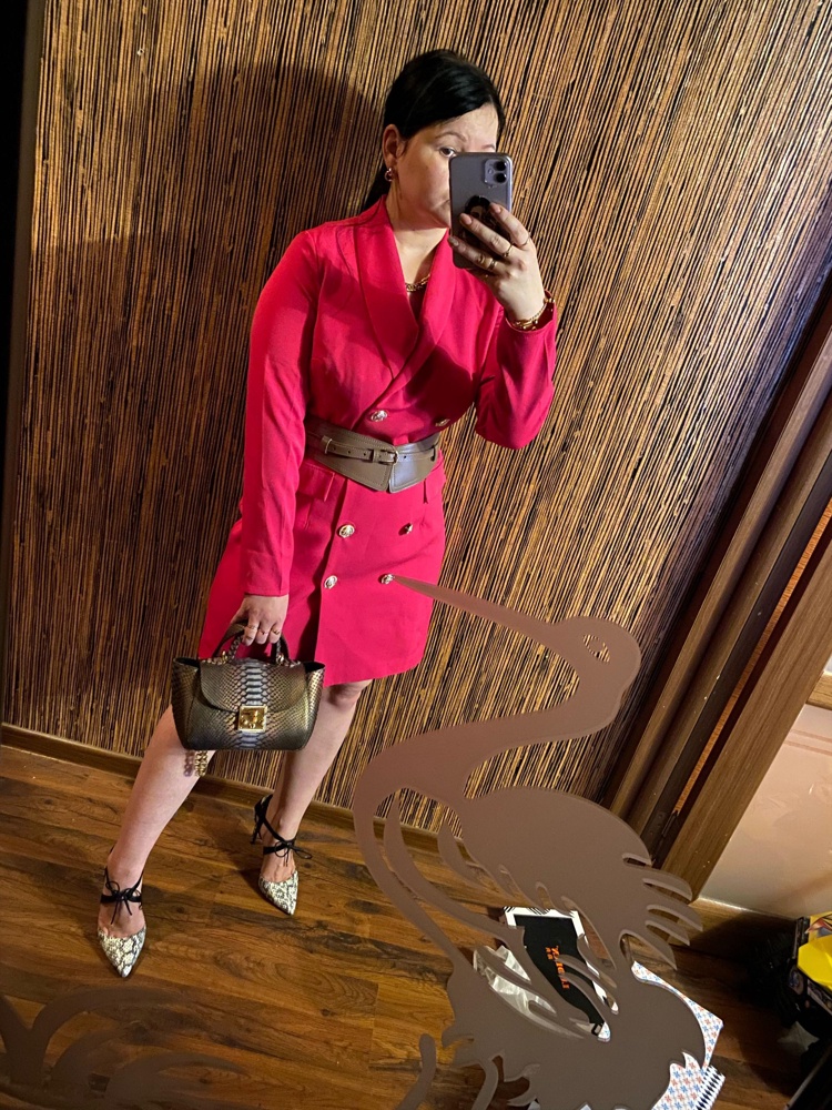 Понравился. Взяла)