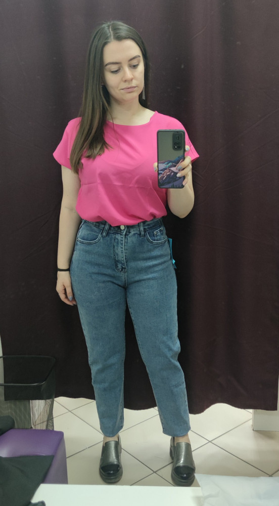 Заказываю уже вторую блузку, и, кажется, это не конец 😍 Яркие, чистые цвета, подходит под любой стиль. Быстро высыхает) Строчки ровные, никаких перекосов. Параметры: ОГ 95, ОТ 75, размер 44 свободный и комфортный. Рекомендую 👍🏻