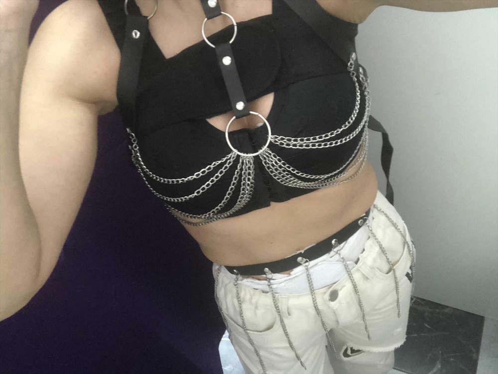 Соответствует, цепочки на месте