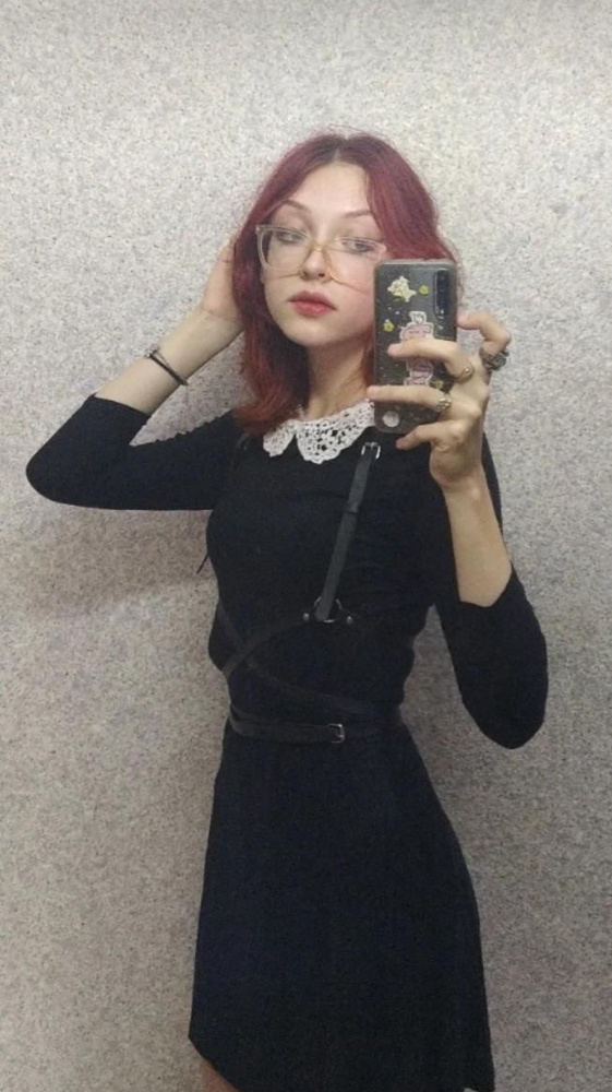 Для своей цены - прекрасно, но осыпается внутренняя сторона ремня, на белой одежде остаются катышки. Сами ремни узковаты, хлипкие, особо тянуть их не стоит, на талию 68 пришлось делать дополнительную дырку. А так - очень милый аксессуар, чтобы разбавить повседневные образы