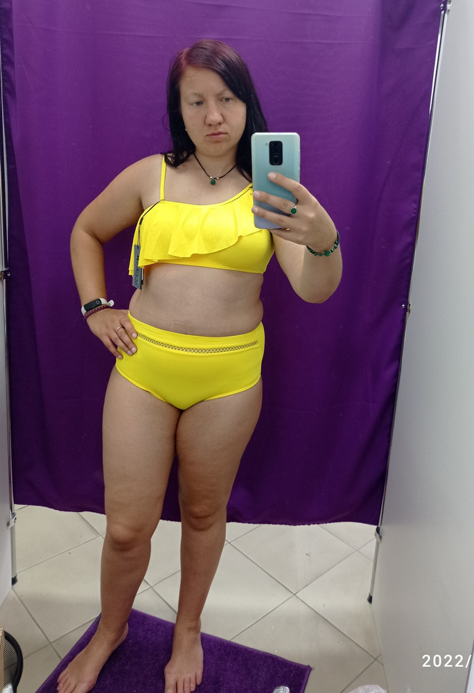 Хороший яркий, но я в нём полная, может закажу ещё раз, когда скину вес. Сейчас рост 165,вес 75. Заказала 46 р