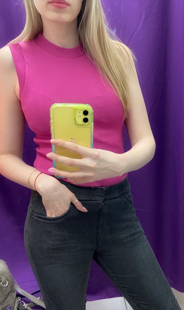 Топ понравился. Плотный, цвет яркий, на 1.68- идеально сел!