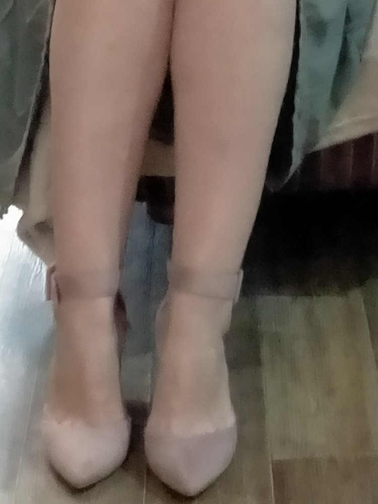 Колодка идеальная. Устойчивый каблук. Очень удобные!!!!
На размер 39, купила р.39. 
Есть сбоку ,со стороны большого пальца, косточка. Всё равно туфли идеально подошли. Рекомендую к покупке . Планирую купить кожаные