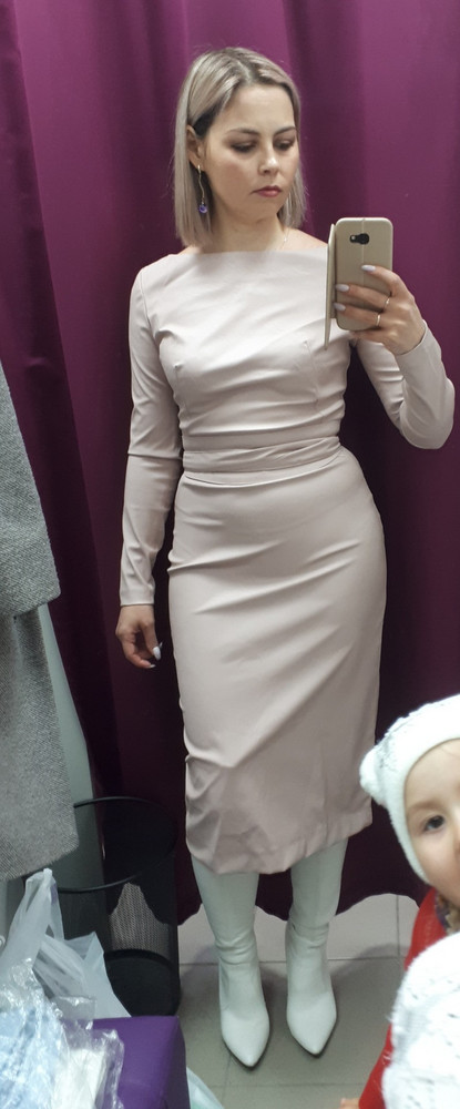 Платье огонь! По фигуре, в размер, стильное и крутое.