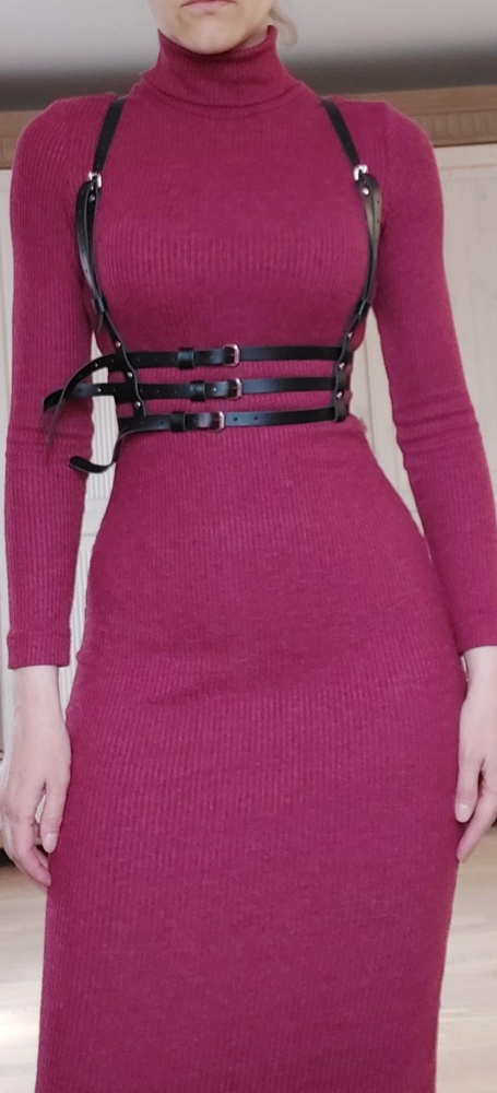 Мне портупея подошла по размеру, но на люди показываться в таком виде как то боязно. Муж чуть не рухнул, когда я к нему так вышла, хотя сам ее, можно сказать, и заказал.