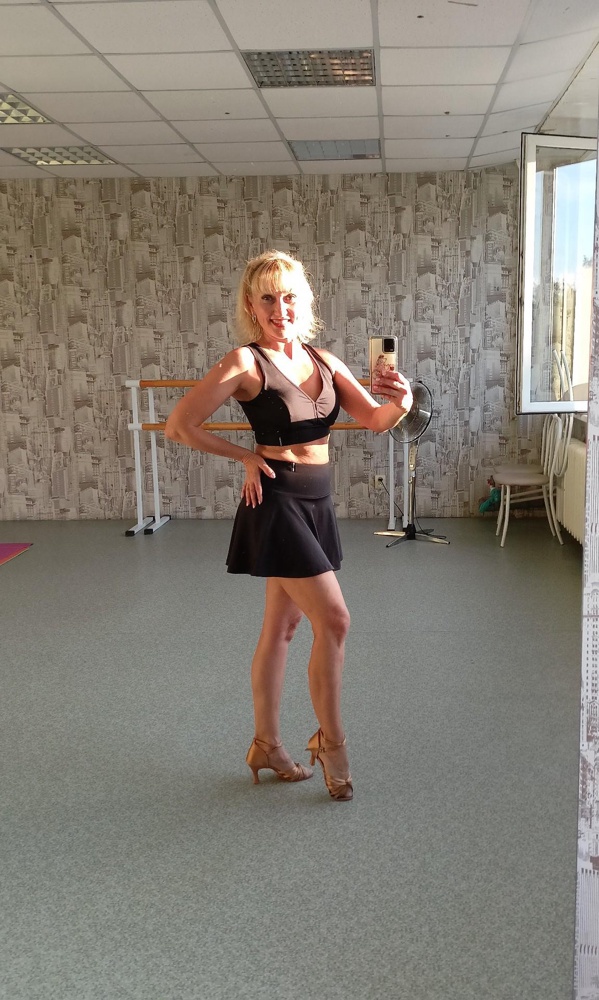 Шорты с классной посадкой, из плотной ткани, на свой 44 размер взяла М и всё подошло замечательно! Топ купила у этого же производителя! Благодарю за чудесный комплект!