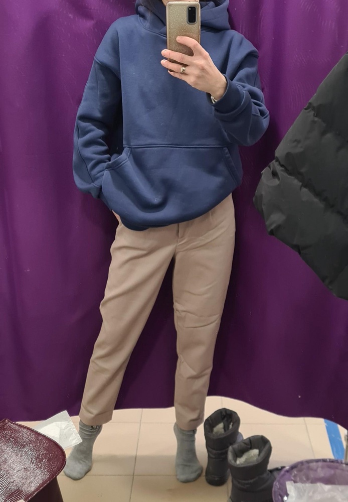 Очень приятный материал, комфортно будет летом, на рост 163 длина хорошая,  длиннее чем на фото модели,  но мне так больше нравится. Чуть свободно в бёдрах, но это тоже нормально.  На поясе резинка- отлично на любую талию, но я хочу ремень добавить  потом. Мои мерки: от 62/об 89