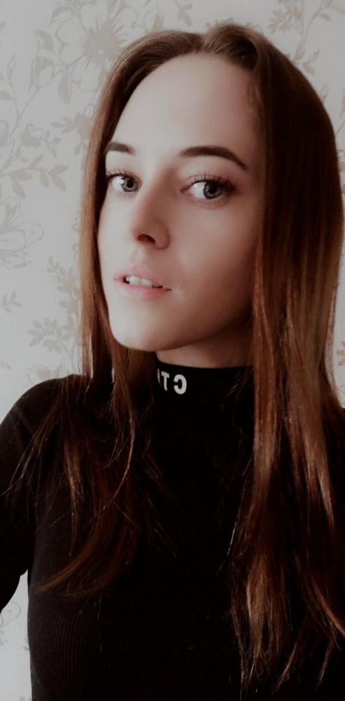 Хорошее, цвет не теряет, изначально узко было в шее, потом после двух выходов стало все норм)