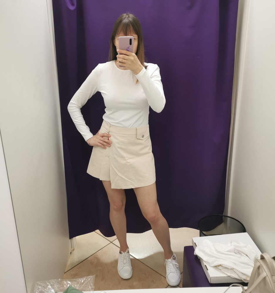 Брала с аккаунта мужа. Классный качественный лонг. Долго выбирала, в итоге остановила выбор на этом, хоть он и дороже. Плотный хлопок, не тряпочка, производство Россия, и молочный базовый цвет. По размеру подошёл по сетке идеально размер М ог - 92, от - 74, рост 1,66. 