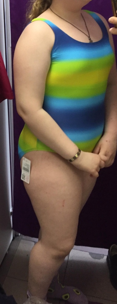 Понравился, дочь довольна, яркий, красивый)))