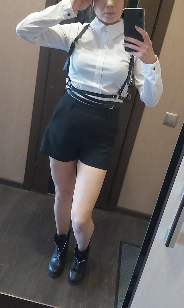 Покупала без отзывов за 727 руб, цена довольно невысокая, думала, что придёт какая-нибудь ерунда. Но портупея очень понравилась, мягкая, эластичная, без изъянов. Я довольна