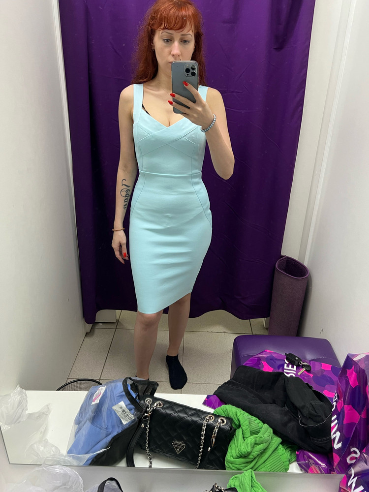 Очень ждала это платье, прямо предвкушала! В итоге я полностью разочарована. Во-первых, платье с браком. Кроме того, оно совсем не утягивает, и даже наоборот, проявляет любой лишний кг. И белье под него только бесшовное. И цвет бледнее, чем на фото. Короче очень расстроена. Или параметры: 90-64-90, рост 164. Размер S. Если у вас есть хоть немного лишнего, то это платье только подчеркнёт недостатки