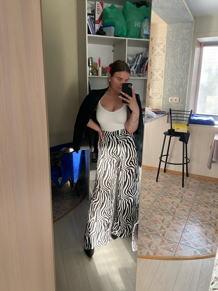 Классный топ, удобный, грудь держит, чашки не нужны 