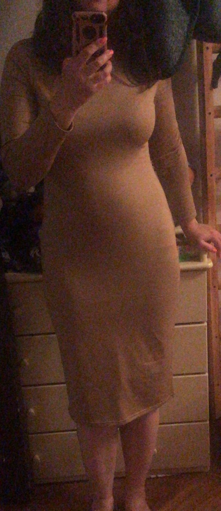 Подьюбник - моя любовь! 2в1: и корректирует фигуру и для просвечивающих платьев подходит. Размеры все- таки считаю не корректными. Я взяла 2xl и он уже меня утянул немного, но шагнуть можно. В размере l мне кажется не возможно будет передвигаться и пережимать сильно все будет. Тут   пишут - ниже колена, не знаю 🤷🏼‍♀️ может на рост 165 это и так, но на мой 175 выше колена. Этот подъюбник надо натягивать до зоны лифчика. Тогда сзади выступы как раз на попе будут. В общем отл вещь. Взяла. Только рисунок спереди лишний. Выделяется немного через облегающее платье