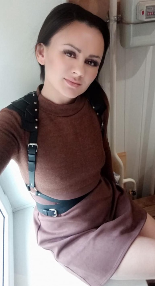 Классная! Можно было взять на размер больше. Застегиваю на последнюю петлю