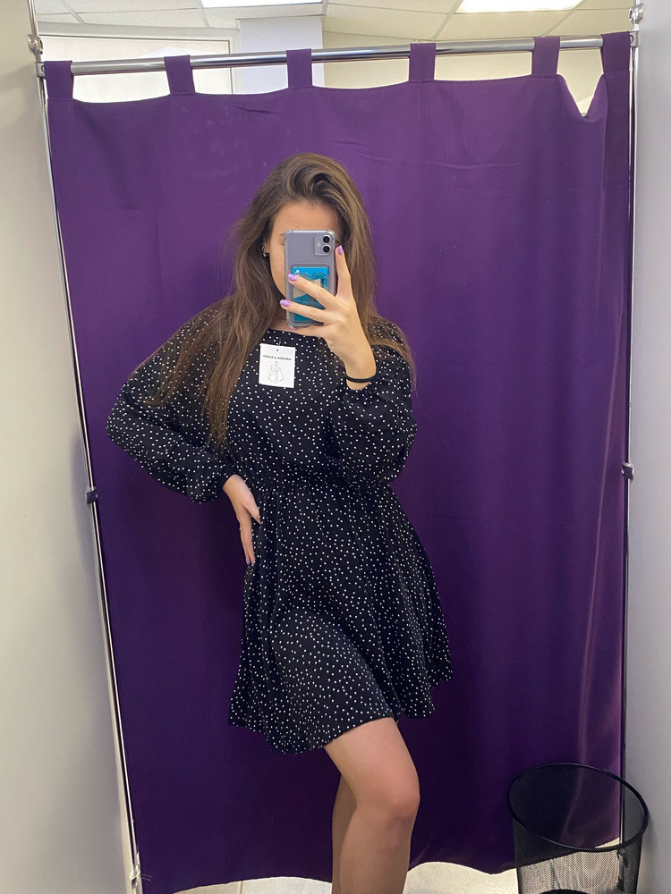 Ткань хорошая, ничего не просвечивает. Всё качественное и без брака, ничего нигде не торчит. Платье очень понравилось!)) 