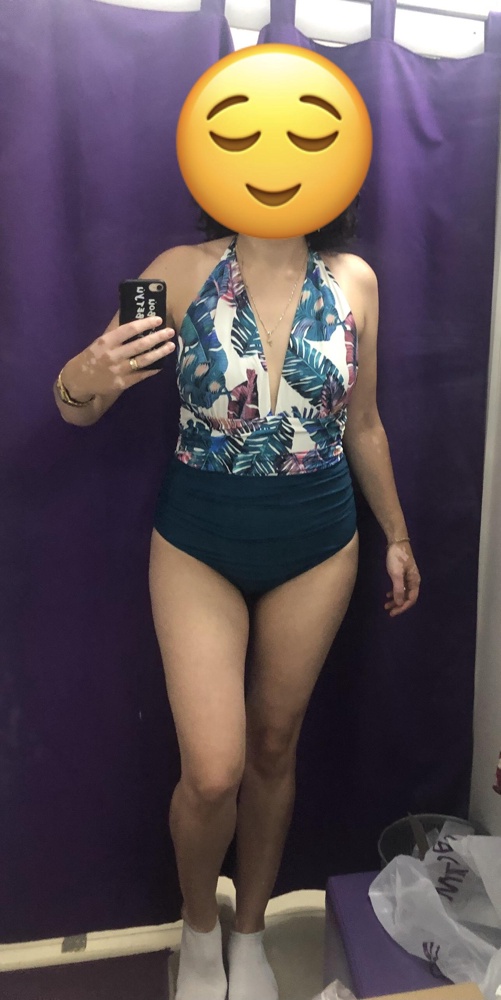 Пишет жена: ношу обычно 48-50 размер. Купальник размера L сел отлично: спрятал мои бока, мою маленькую грудь прикрыл красиво и визуально очень даже здорово подчеркнул, и расцветка супер. Я очень довольна покупкой.