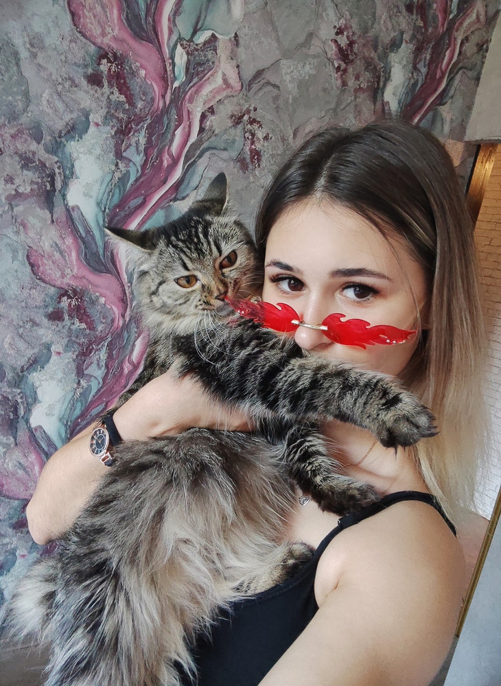 Классные очечи! Всё пришло целое, в чехольчике. По весу очень легкие, пластиковые, удобно таскать с собой. В общем , я довольна 😎