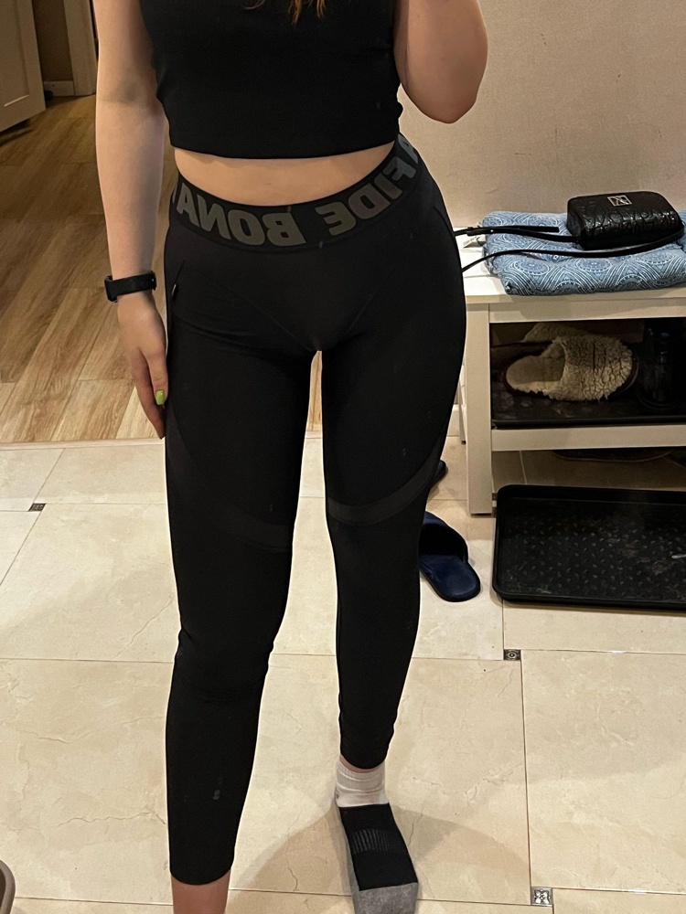 Лосины удобные, мне очень понравились, доставили быстро, без нареканий