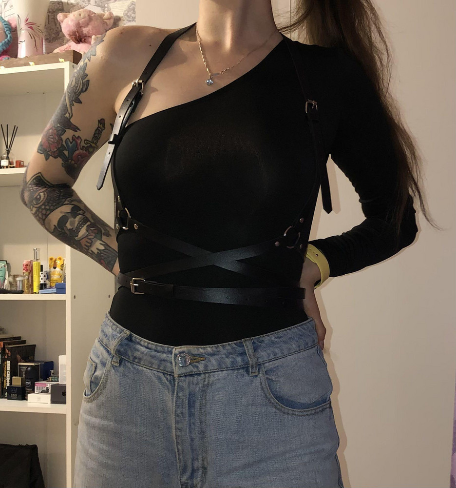 Сначала, конечно, нужно разобраться, как ее надевать😅 Портупея очень классная, спасибо вам большое! :)