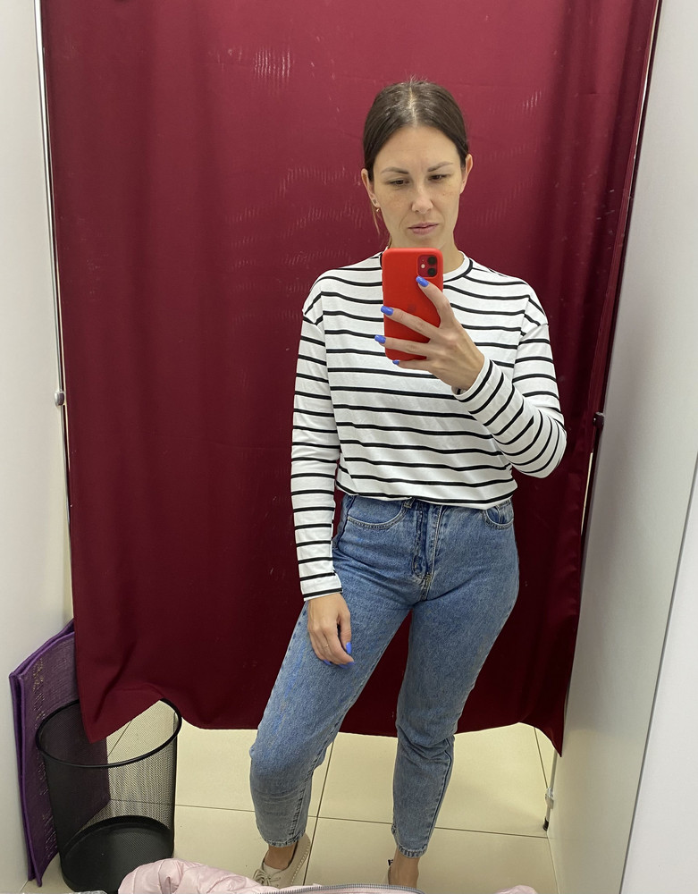 Отличный лонгслив,в размер,ношу 44,но его не было в наличии,взяла 42,тоже нормально,выкупила