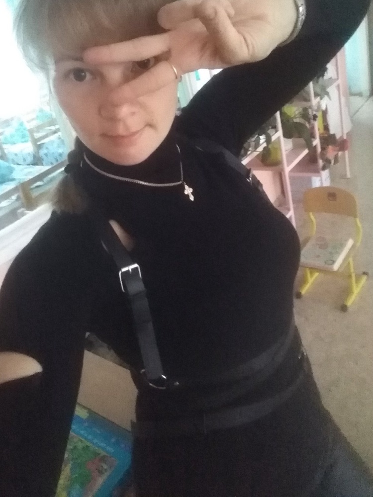 На 46 р-р идеально село. По талии чуть перебор в длине ремня, но это ерунда, отрежу. Смотрится  шикарно как на голом теле, так и с любой одеждой.