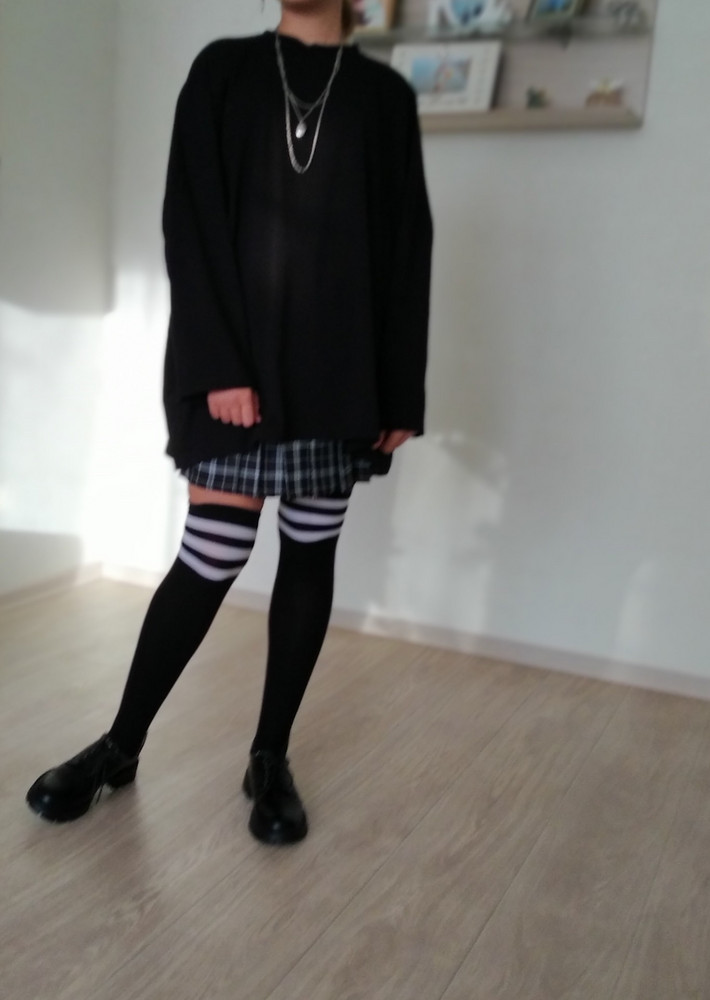 Замечательные гольфики. Качество хорошее. Рост у девочки 164 см. Ножки не худые. Можно натянуть повыше. Спасибо большое.